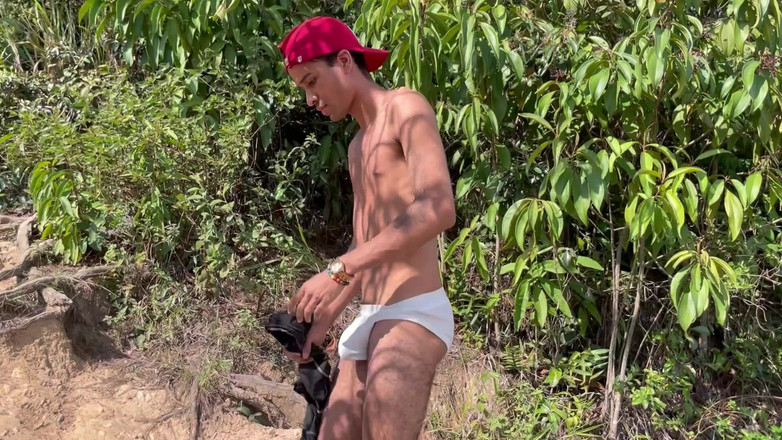 vergar4_daviid: Exhibicionistický pohyb uprostřed hory po sportu