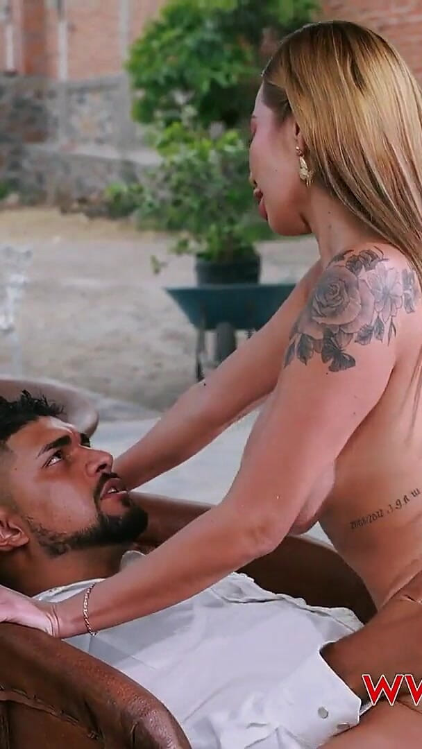SexMex: Фресмілк з цицькастої наїзниці. Anai Loves