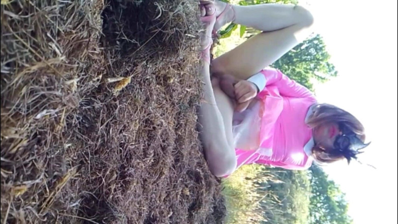 Lilly Disgrace: Làm tình trên cánh đồng