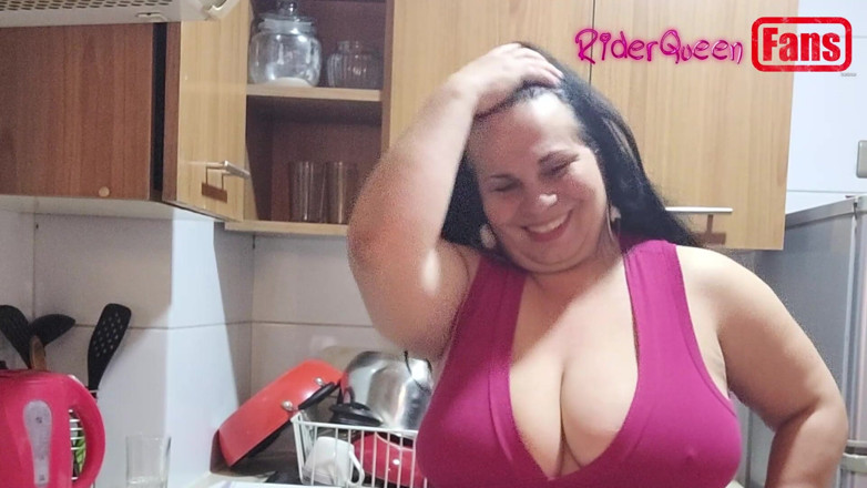Riderqueen: Videa pro fanoušky: Maskovaný mladý muž mě šuká v kuchyni