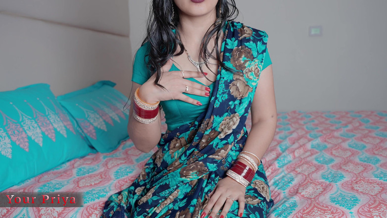 Your Priya: India caliente dedeándose y vibrando para devar ji en audio...