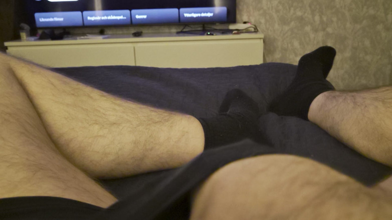 Pellefnatt: Můj Přítel Leží Na Posteli a Hraje Si S Jeho...