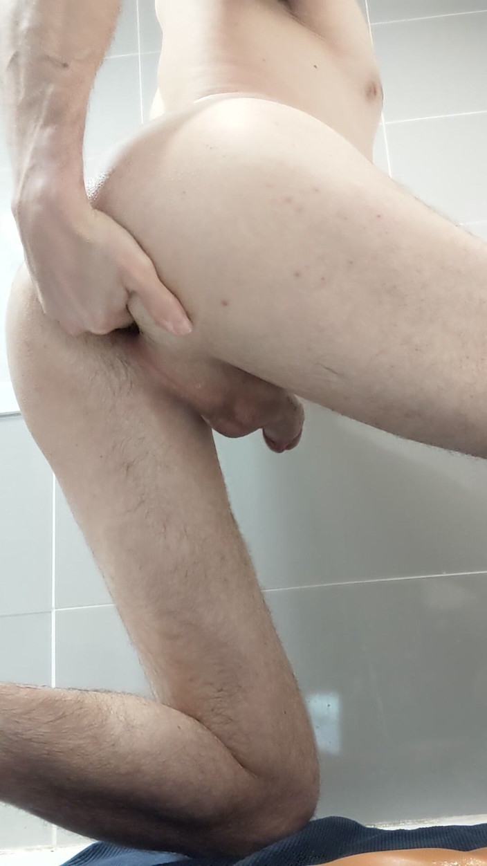 Mike Bi: Chowam ogromne dildo w tyłku