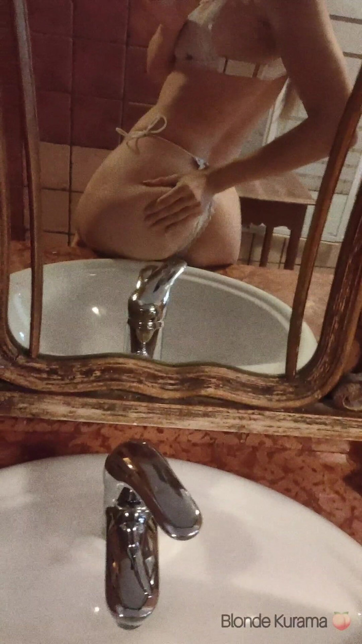 Blonde Kurama: Mirror Vid - 性感少女玩耍