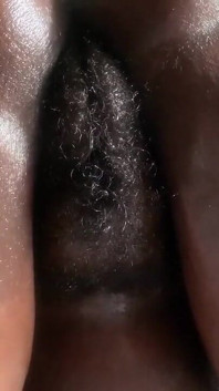 Sexy figa nera pelosa tutto in faccia