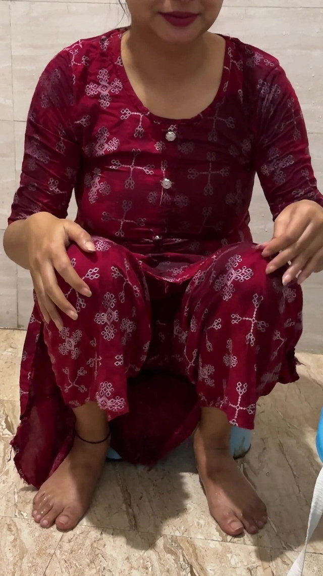 Beautiful Bhabhi First Time Sex with Devar! Pissing in Front with Clear Hindi Audio