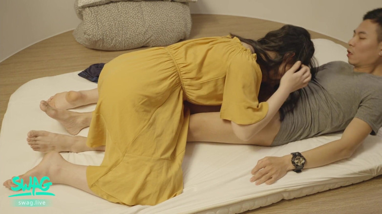 SWAG.live: Vietnamese Beauty Hooks up in Hotel Colletction