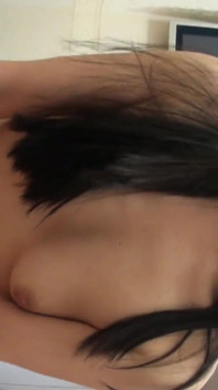 Sexy mitsuo im zimmer mit dem typen, der sie ficken will