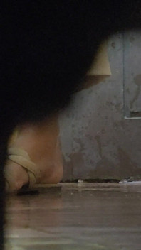 Espreitando no xixi peludo grosso