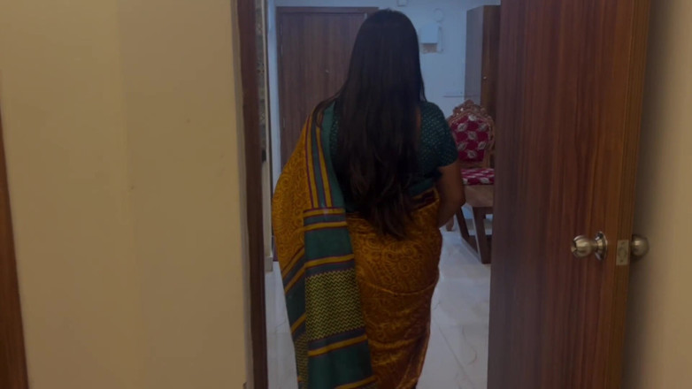Besharam Jodi: Desi Indian Saree Fucked by Her Besharam Younger Stepbrother