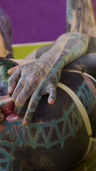 Alternatif tattoo teens lagi asik muasin memek satu sama lain pakai crazy toys