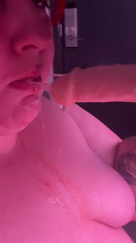 BBW อ้วนหื่นดูดดิลโด้แบบเลอะเทอะคอแข็ง