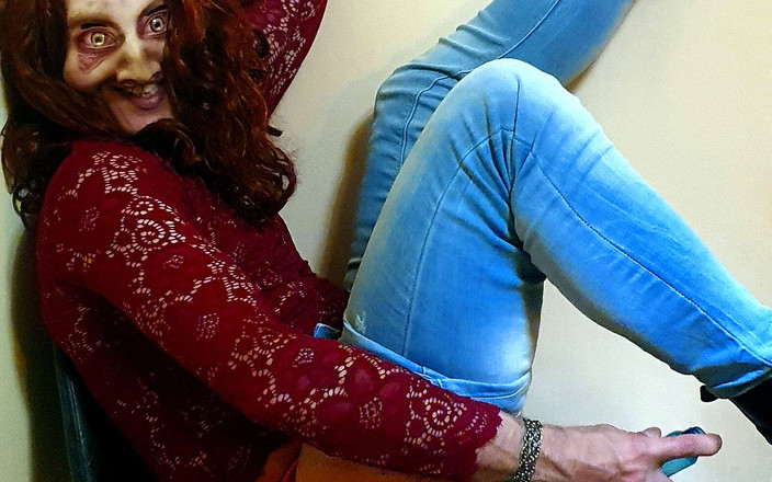 Demon Bitch: 나폴로나 데몬치나 수카 루비 오스트라 자바웨