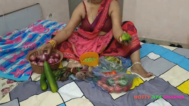 Hotty Jiya Sharmaa: Xxx Desi Bhabhi nauwelijks geneukt door klant tijdens de verkoop...