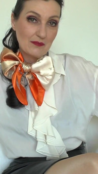 Čichání kalhotek a stříkání! Lady Victoria Valente
