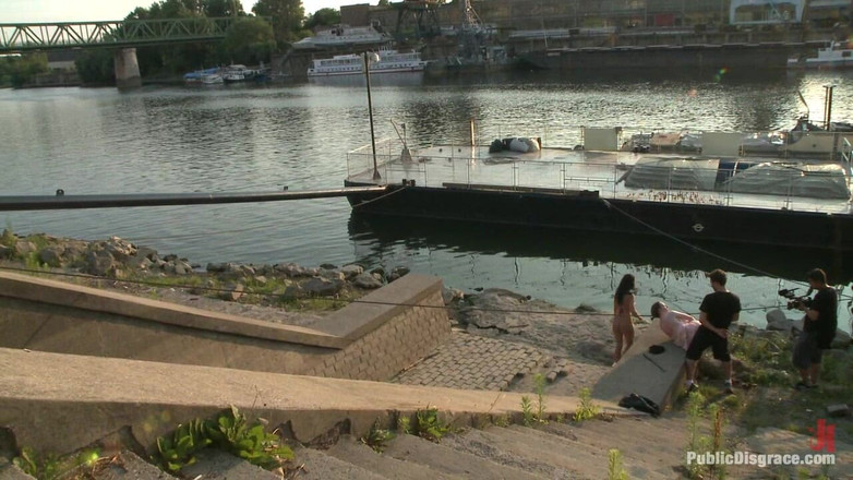 Public Disgrace by Kink: Sandra Romain está de vuelta en acción dominando a un...