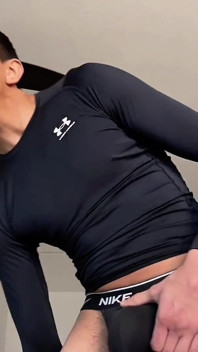 Leo Latte in Nike Jockstrap - grande rigonfiamento e masturbazione completa