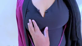 Makcik MILF Muslim Mesir yang berpantat besar dikongkek orang asing semasa dia membasuh pakaian di bilik air