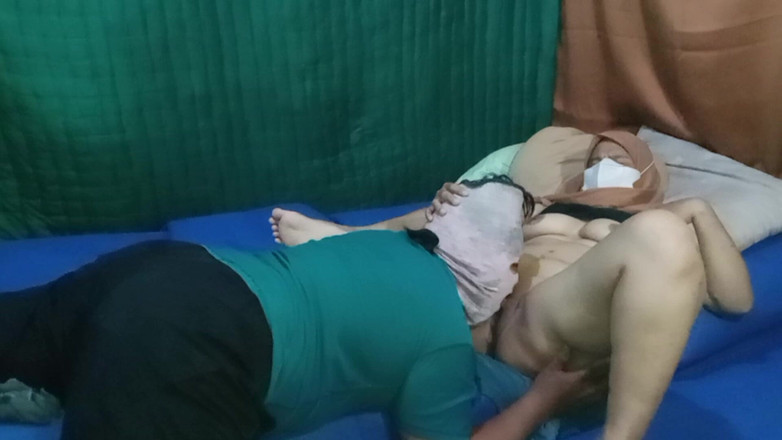 Babang endut: Šukání a lízání milf kundičky Indonésie