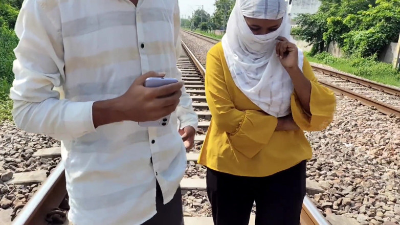 Indian Teen Girl's: Seks na świeżym powietrzu przyrodni brat i przyrodnia siostra na zewnątrz...