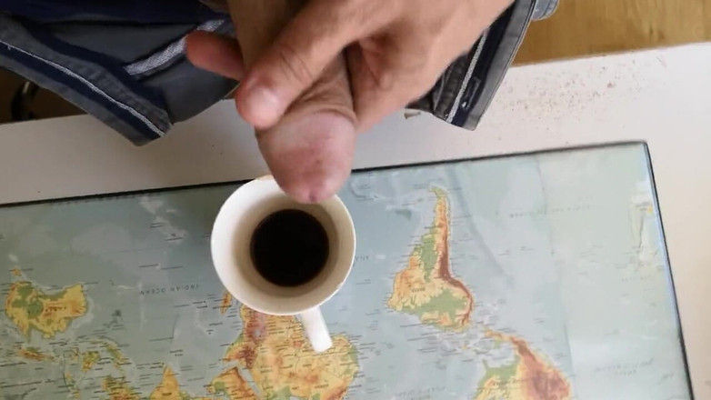 Rafael Torreano: Chico caliente masturbándose para poner un poco de leche en...