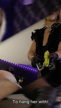 Một nô lệ thảm hại bị trừng phạt: móc hậu môn, flogger & trói buộc trước khi chơi tập thể! - Bà chủ Julia