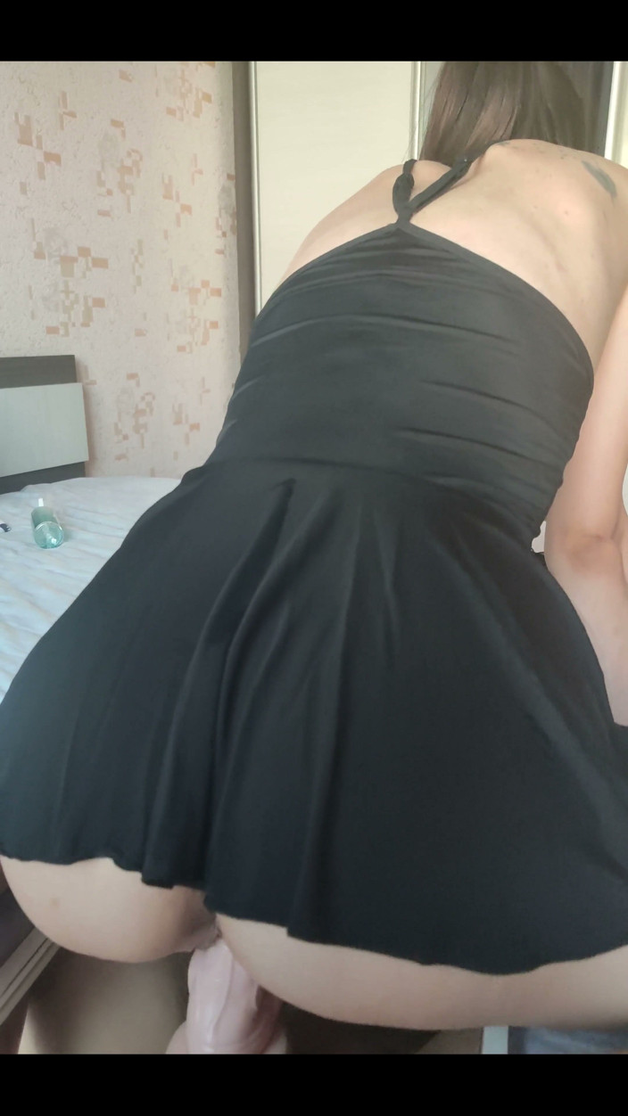 LeilaBeat: Cavalco il dildo in cima e ho avuto un orgasmo....