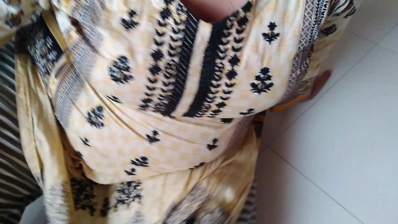 Aria Mia: Desi big assed daughter in law got stuck while cleaning...