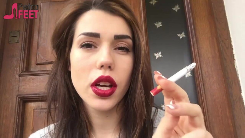 Smokin Fetish:  brunette สาวผมน้ำตาลสุดยอดกำลังยั่วทุกคนด้วยความเซ็กซี่