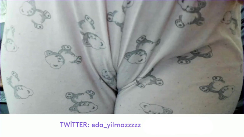 bigass_sexy_bigboobs: Cameltoe - memek bengkak - ngusap memek pakai piyama