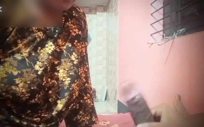 Riyamoni: Uprawiałem seks z ojczymem. Leżę na łóżku, usiadła na mnie i...