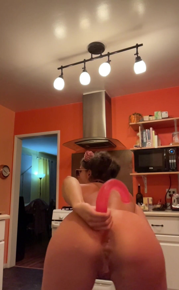 VibeWithMommy: これは私が今まで作った中で、少し恥ずかしい動画の一つです。