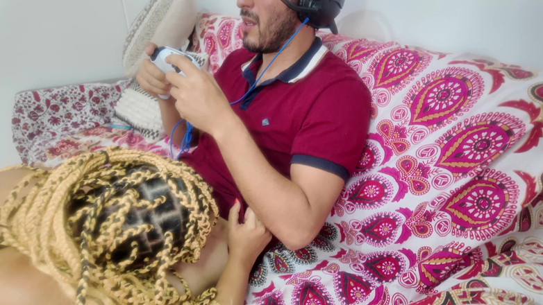 Lalucero: Jag Knullar Min Gamer Rommate Medan Jag Spelar Fornite