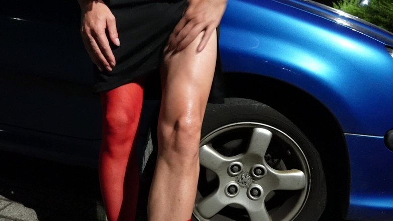 Loreley add: Eu mijo em minhas meias vermelhas com tesão