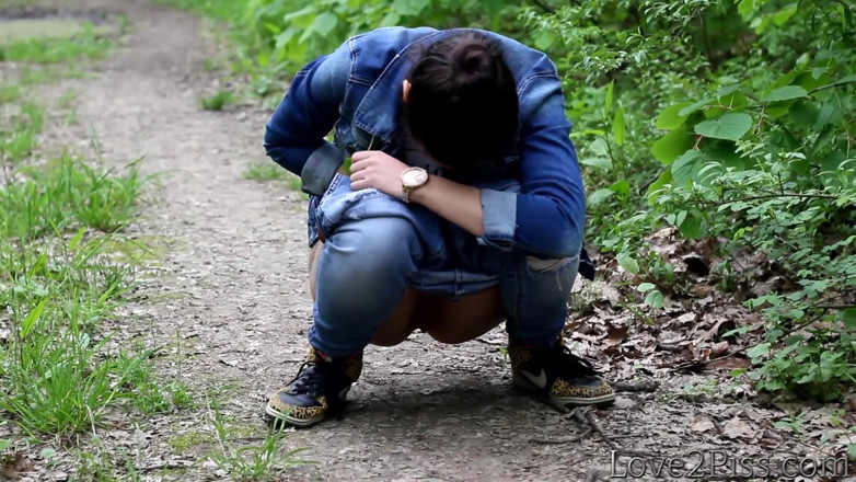 Love 2 Piss: Wycieranie liścia