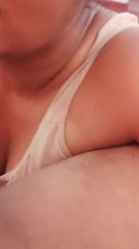 Desi žena miluje sání mladého chlapa