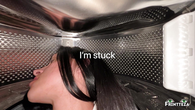 Frintteza: सौतेले बेटे ने सौतेली मम्मी को चोदा जबकि वह वॉशिंग मशीन के अंदर थी। गांड में वीर्य