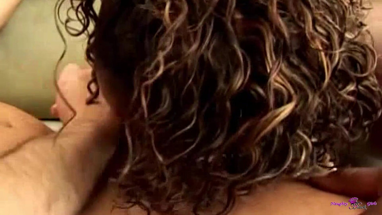 Naughty Black Girls: La sexy nyeema knoxxx ha john strong in un buco...