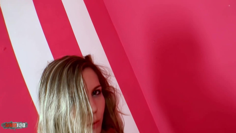 MMM100 Solo: Yaiza Del Mar: Ganska ung blond yaiza del mar dansar...