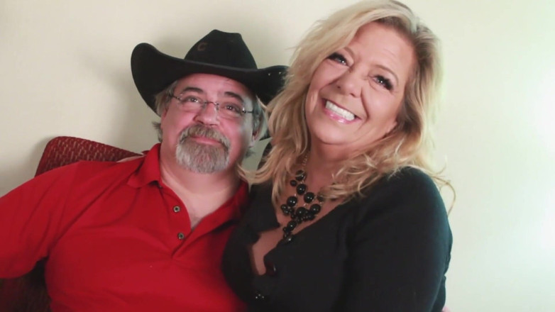 Dirty male dom, femdom, spanking and pegging vids: Behaarte milf in high heels reitet den schwanz eines jüngeren...