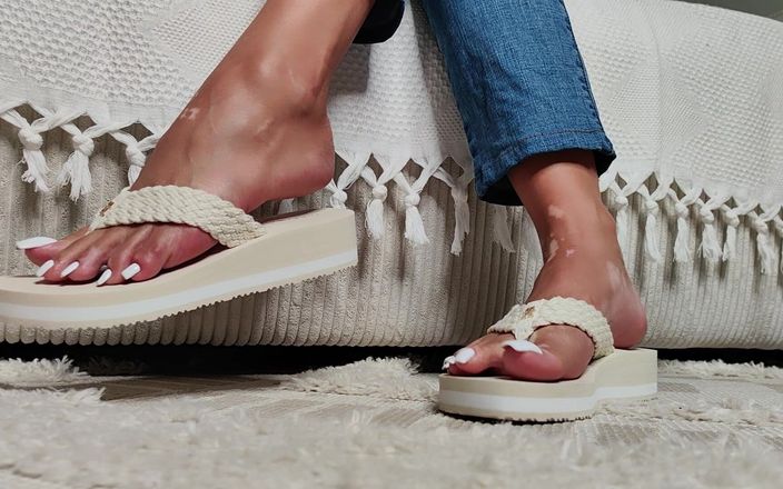 Goddess Lena: I miei piedi in piattaforma beige scivola