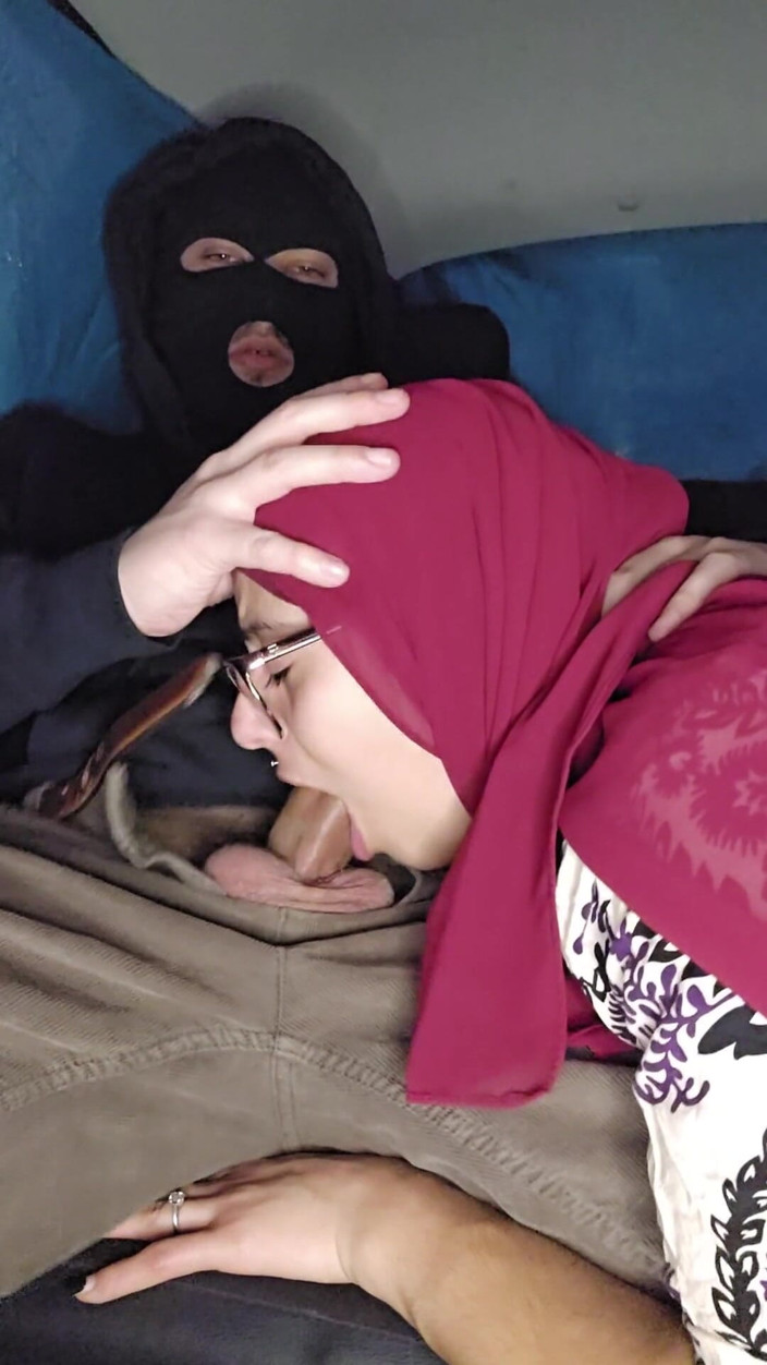 MiaNIqab: 11. Deepthroat in the Car Submissive Arab Wife Mia Niqab