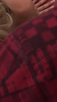 Stacey Saran blondýnka s velkými prsy je ošukaná zezadu