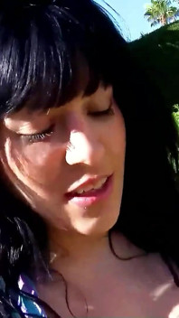 Biker-teen Raquel Love wird von stiefvater gefickt und bekommt cumshot.