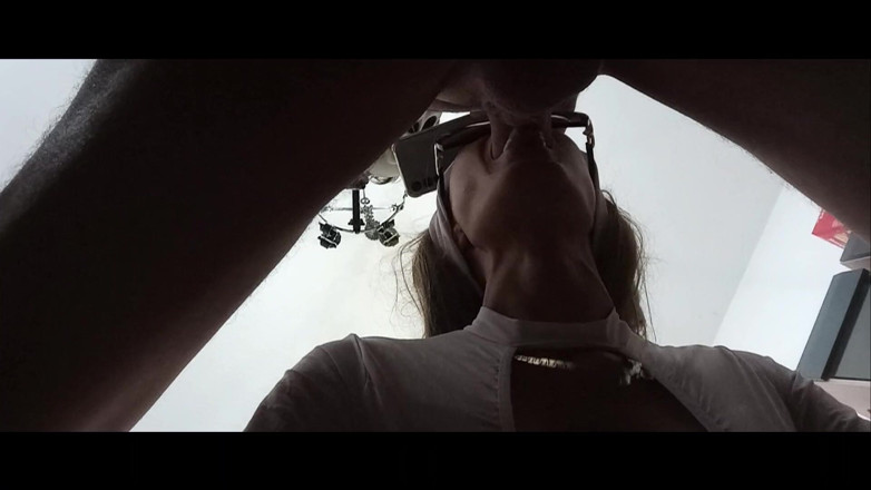 LauraOnHeels: MILF Fa Un Rapido Pompino Con Esplosione Di Sborra in...