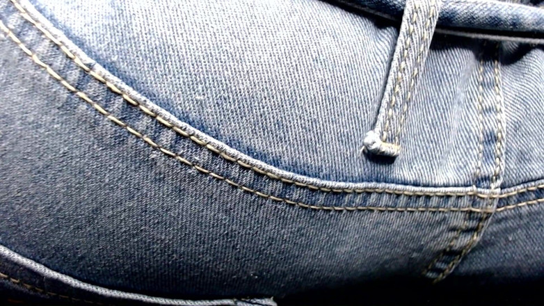 Maeling: Tiny Colony Rozdrcena v Denim Džínách a Zadku Potlačena Nevědomky