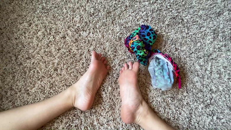 footivities: Ivys Pieds的脚部剥皮与按摩