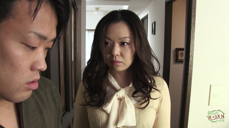 Magic Asian Pussy: He Creampied Her, and Then After the Meal, She Happily...