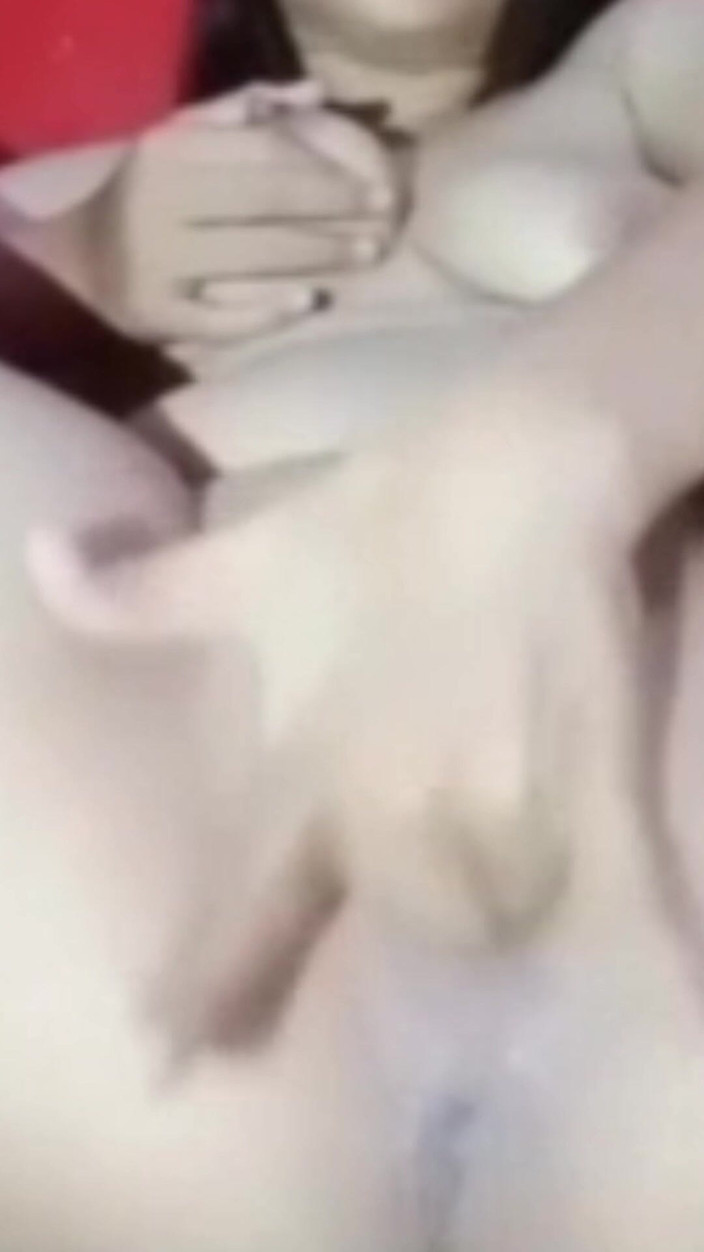 Novita_gemoy: Mit den fingern bis zur flut spielen