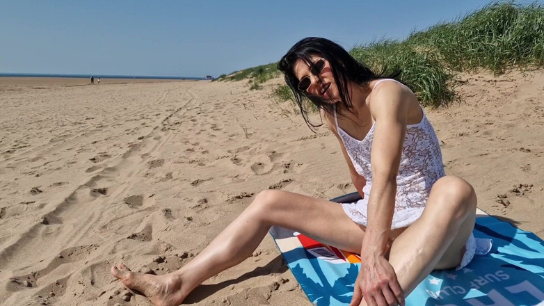 Nicky Brill: Ekshibicjonista na plaży
